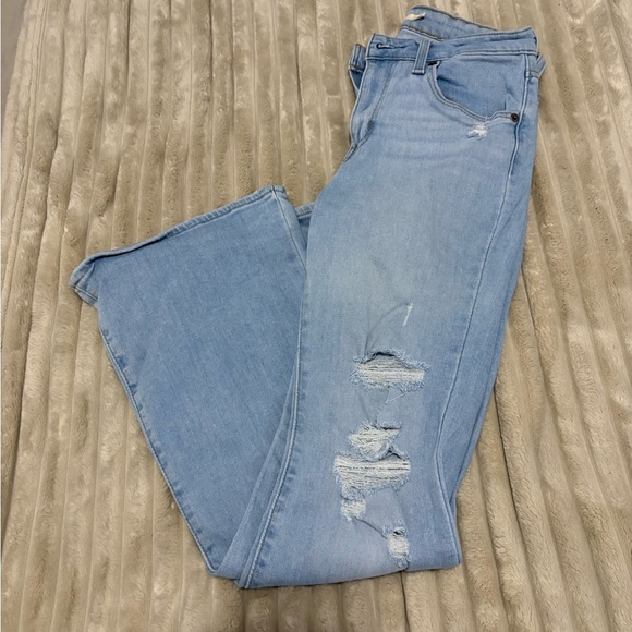 726 Levi’s women’s flare light blue distressed jeans - Picture 4 of 5